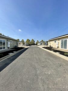 A row of mobile homes in a parking lot.