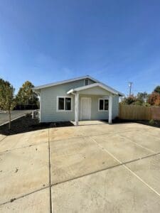 A small house with a driveway and a driveway.