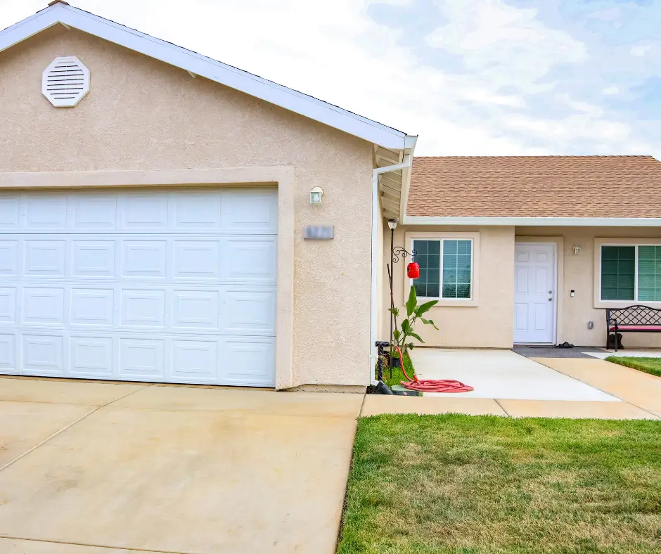 Single-story house with garage and driveway.